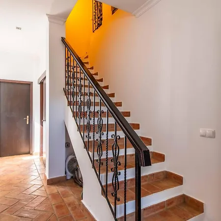 Eiras Altas Grande By Portucasa