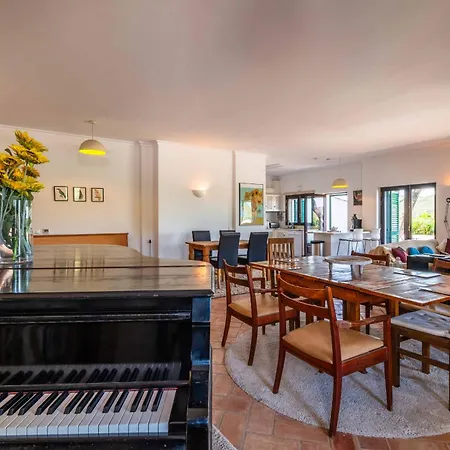 Eiras Altas Grande By Portucasa