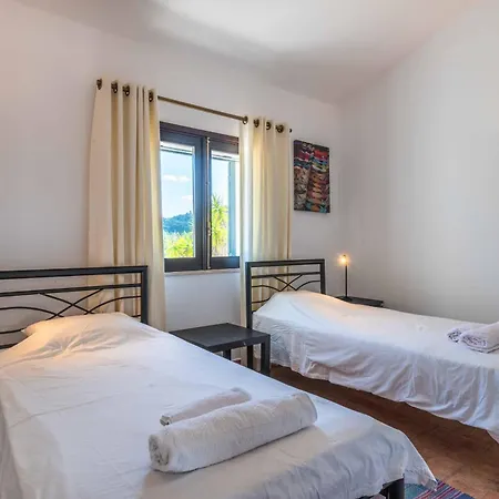 Villa Eiras Altas Grande By Portucasa Corte Vidreiro