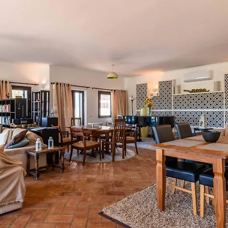 Villa Eiras Altas Grande By Portucasa *